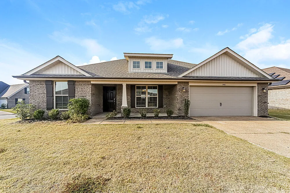 4 bed, 2.0 bath, 1930 sqft, $2,225 — Photo 1