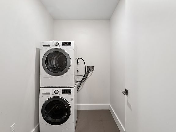 5th image of 3707 Blackstone Ave #207