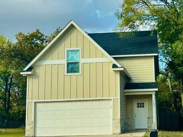 103 E 15th St, Bonham, TX 75418