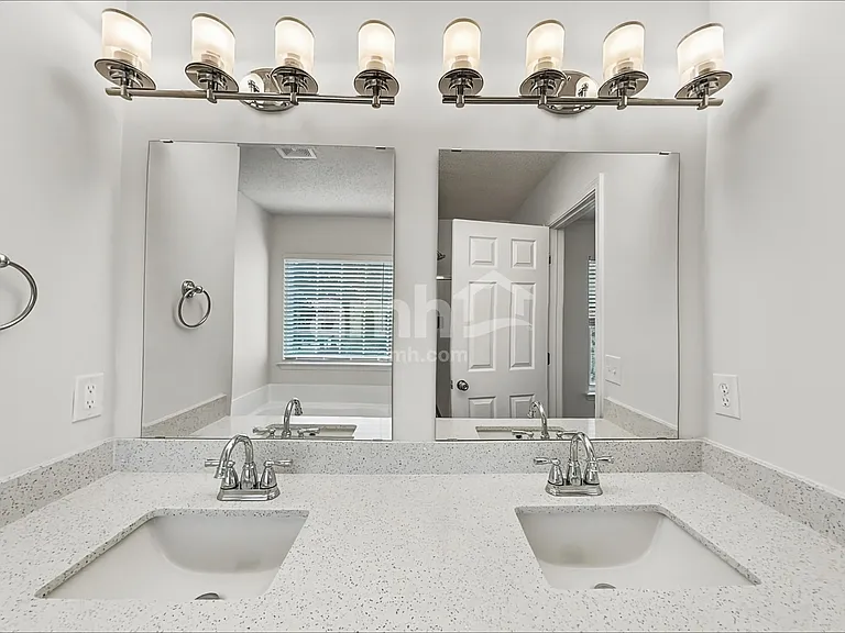 3911 Laurel View Cir — Photo 13