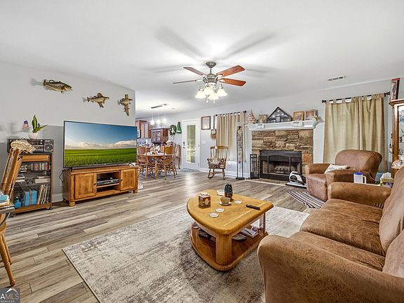 5th image of 126 Windchime Cir