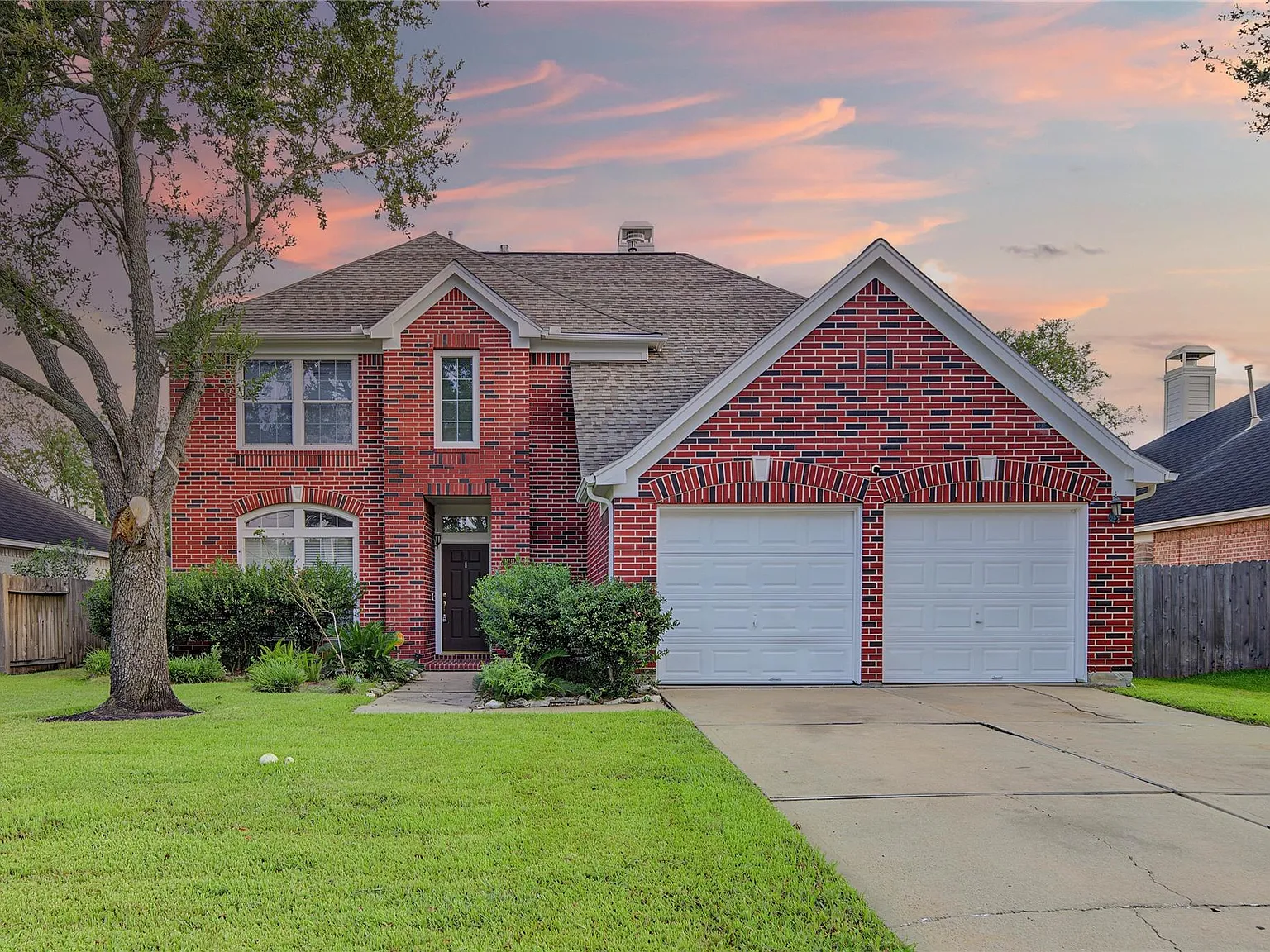 4 bed, 2.5 bath, 2540 sqft, $2,400 — Photo 2