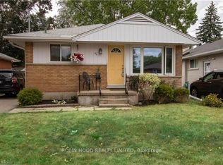 40 Winslow Dr #1, Kitchener, ON N2M3E1
