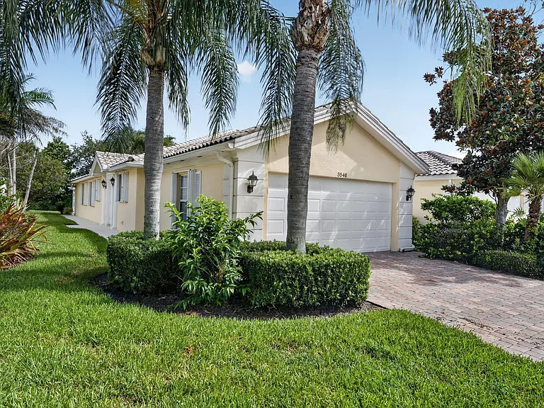 3546 SE Glacier Ter — Photo 4