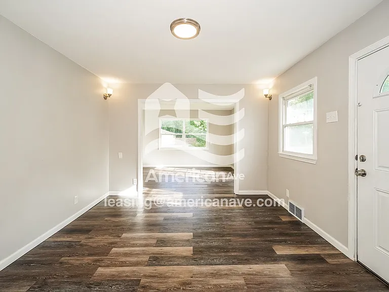411321_002_living_room_14044091.jpg