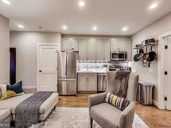 2nd image of 1109 Holbrook Ter NE APT 2