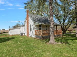 9 W Magnolia St, Pana, IL 62557