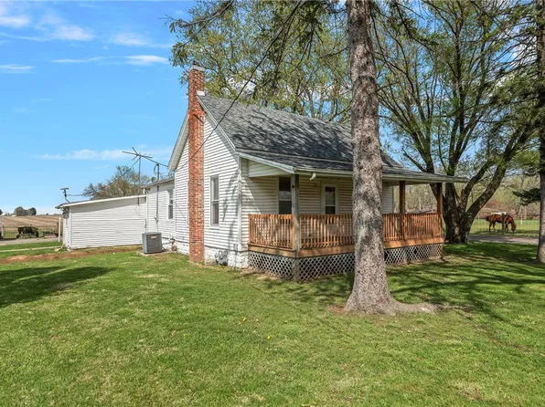 9 W Magnolia St, Pana, IL 62557