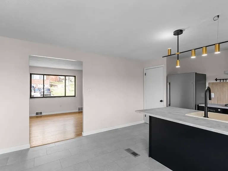 548B Firethorne Dr — Photo 3