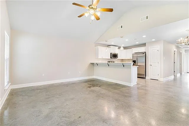 3 bed, 2.0 bath, 1240 sqft, $2,000 — Photo 3