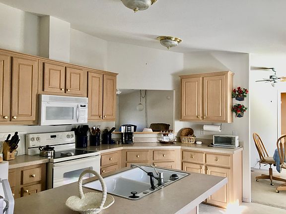 4th image of 3182 Rainbow Lake Dr