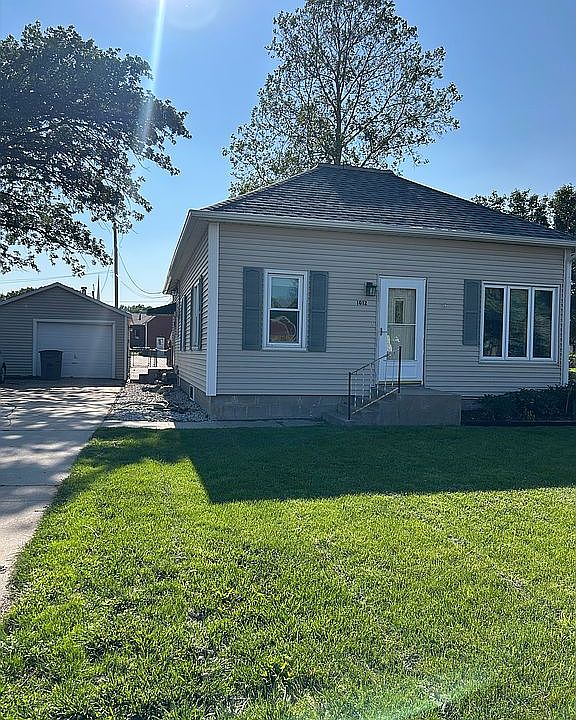 1st image of 1012 Lilly St