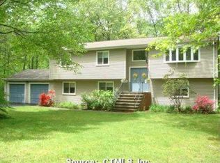 15 Barker Hill Dr, Guilford, CT 06437