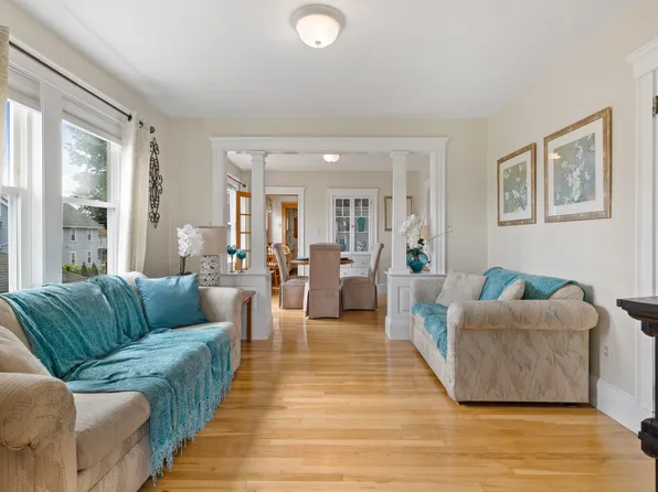 10 Newcastle Rd Unit 2, Peabody, MA 01960