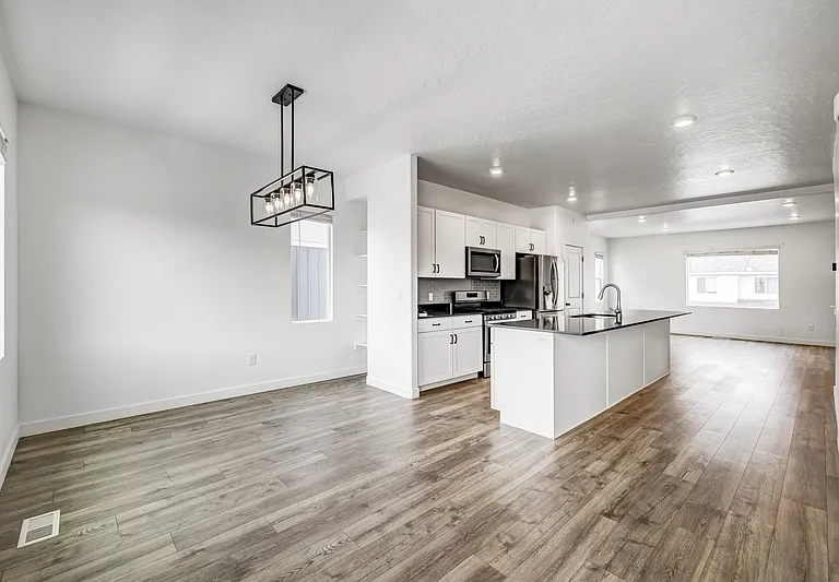 1063 E Waterway Ln #1 — Photo 5