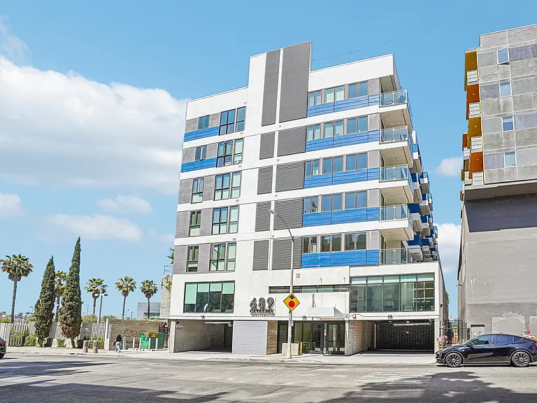689 S Catalina — Photo 3