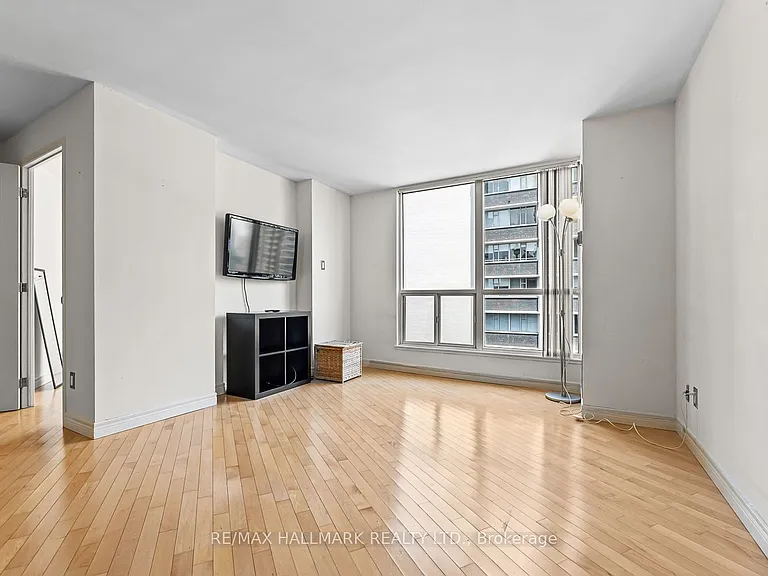 7 Carlton St #1813 — Photo 11