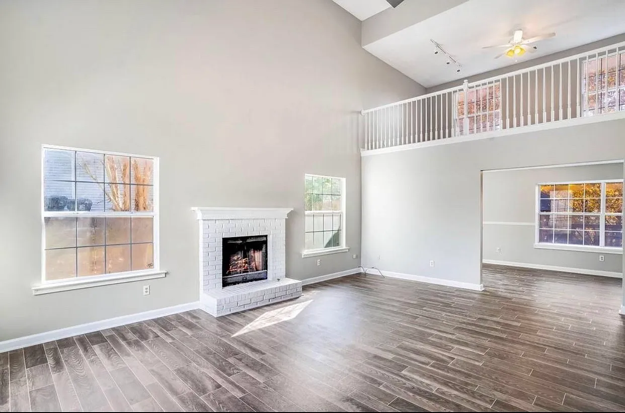 3 bed, 2.5 bath, 2000 sqft, $2,400 — Photo 2