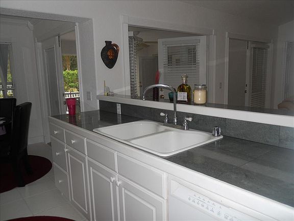 4th image of 1960 Glenwood Oaks Ln