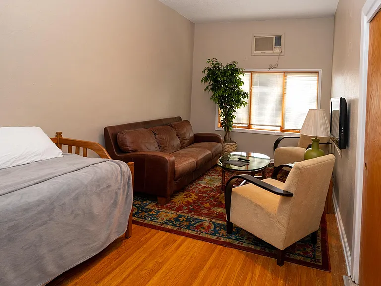 127 E Lincoln St #4 — Photo 6