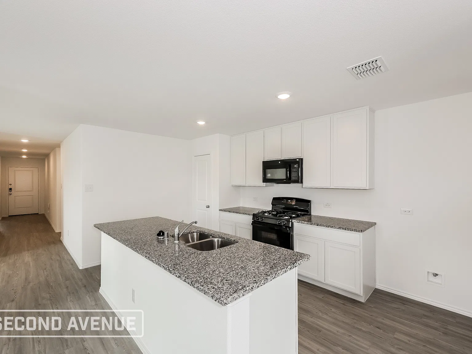 4 bed, 2.0 bath, 1784 sqft, $2,349 — Photo 3