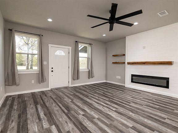 3rd image of 115 Valley Ridge Ct