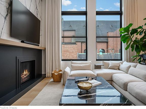 3rd image of 1660 N Hudson Ave APT 3D