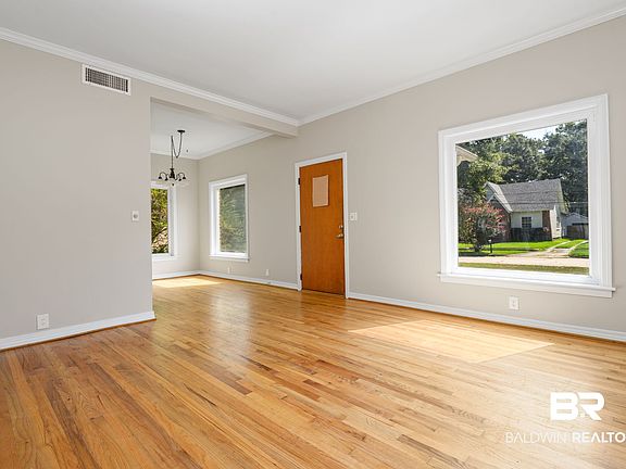 4th image of 262 Seminole St