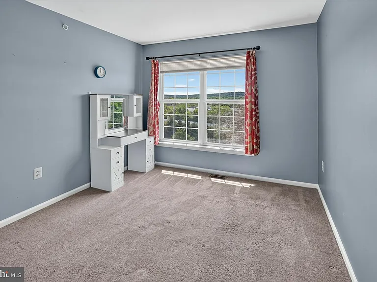 27 Lincoln Dr — Photo 34