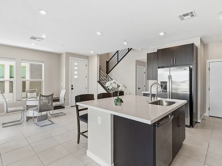 9858 Laurel Tree St — Photo 12