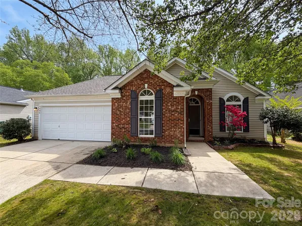 5406 Starflower Dr, Charlotte, NC 28215