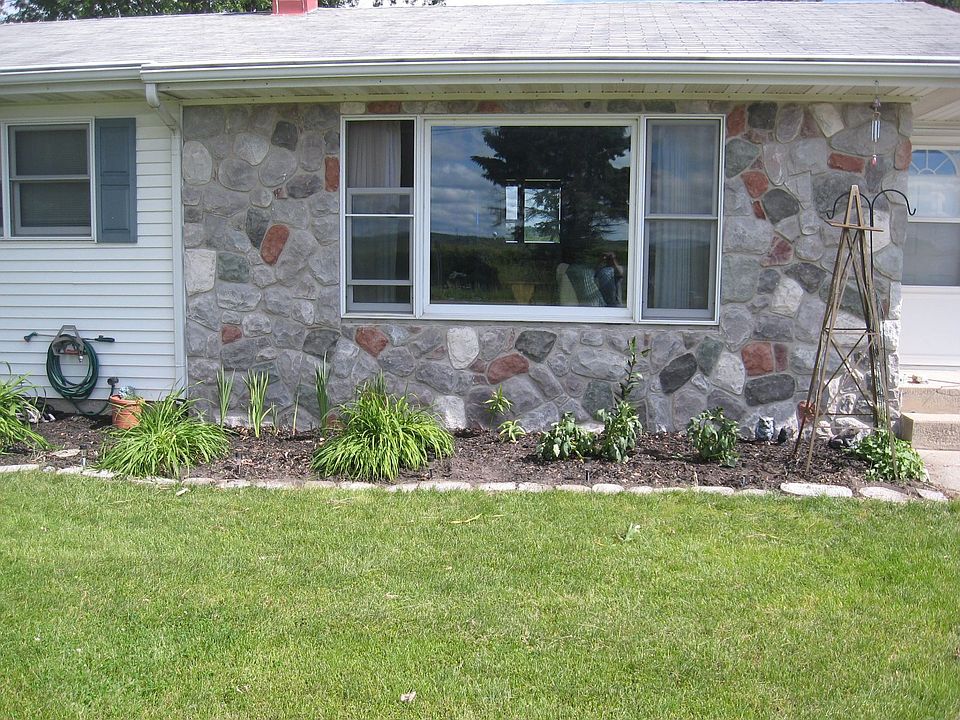 2nd image of 3955 Seven Mile Rd NE