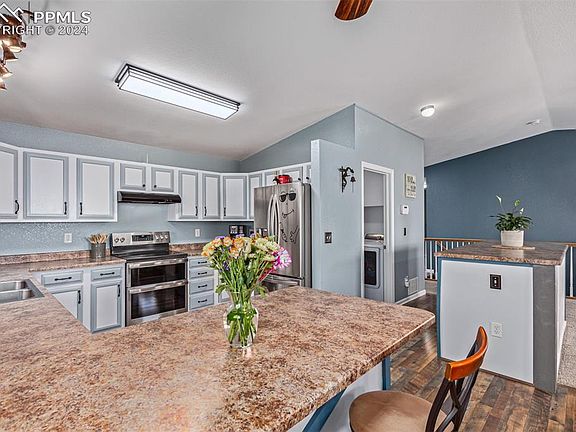 5th image of 5680 Kingsboro Dr