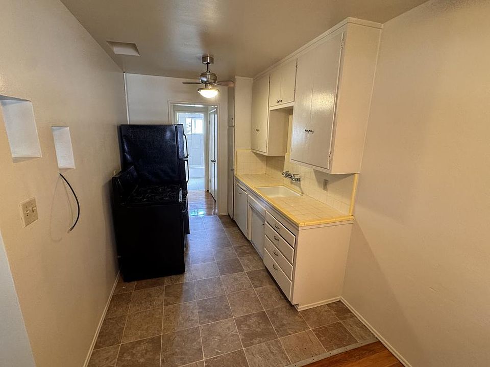1st image of 5090 College Ave