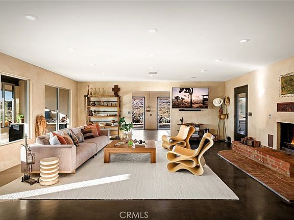 3rd image of 2680 Vine Ave