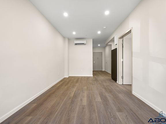 5th image of 1652 E 14th St #404