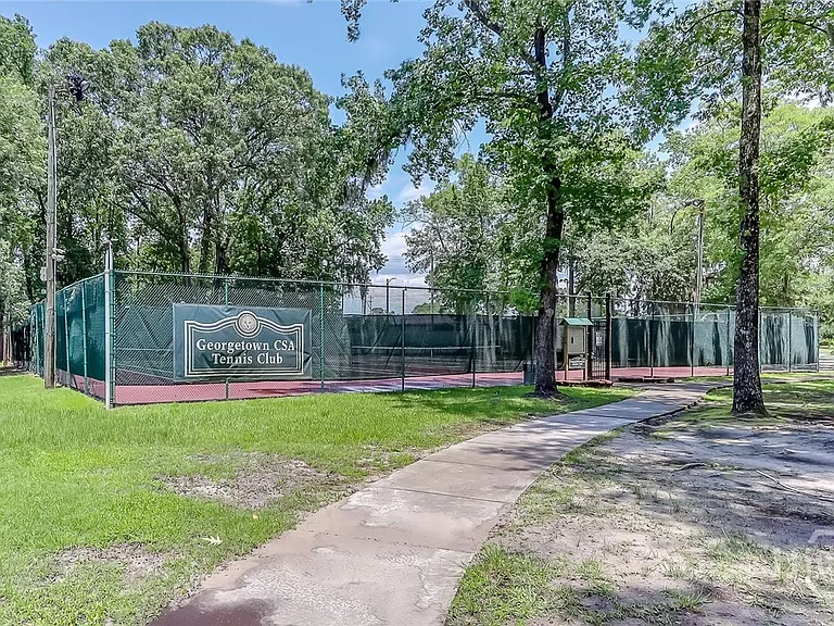 110 Embassy Ct — Photo 42