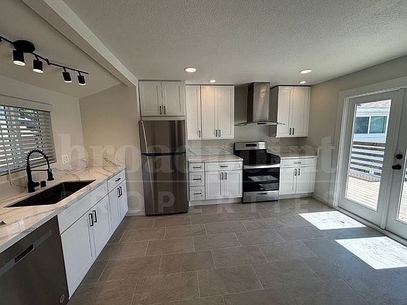 5th image of 510 S Hickory St