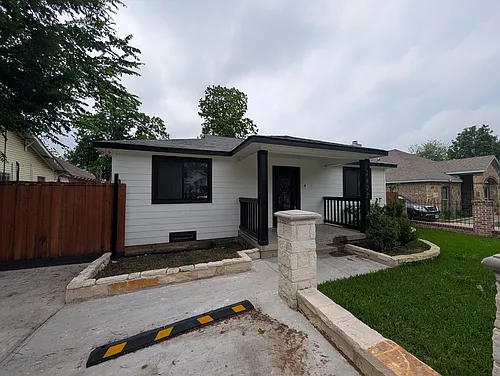 2423 Maryland Ave Photo 1