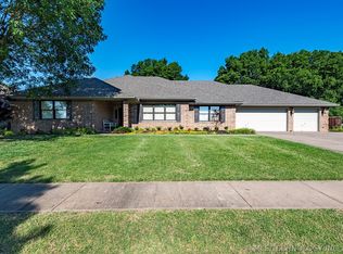 2801 Claremont Dr, Bartlesville, OK 74006