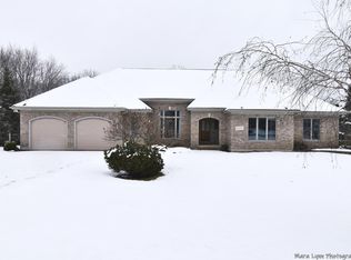 5N637 Hazelwood Trl, St Charles, IL 60175
