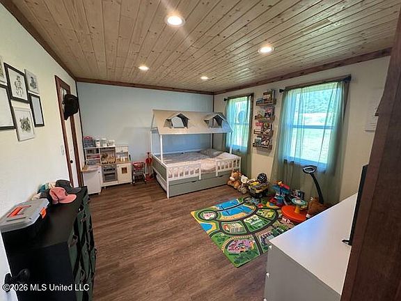 3rd image of 2321 Hamilton Rd