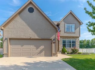 706 Redbud Dr, Paola, KS 66071