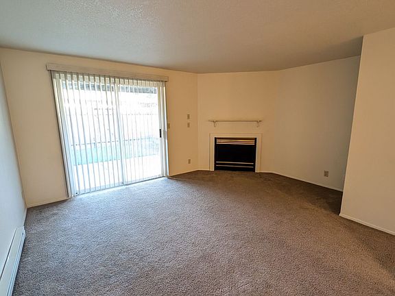 3rd image of 1867 NE Darby St APT A
