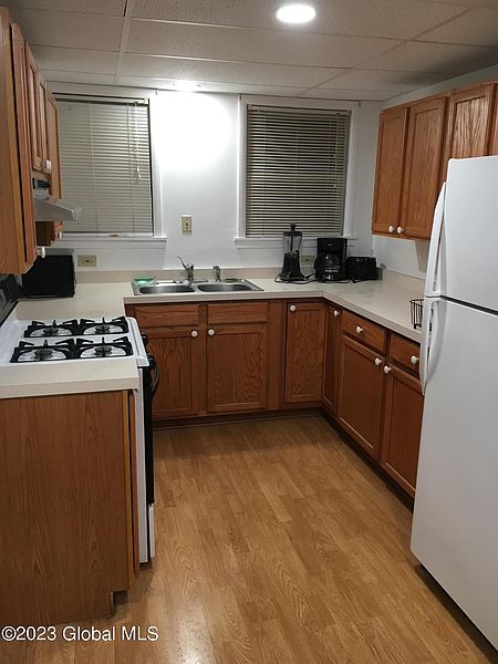 4th image of 814 Genesee Street