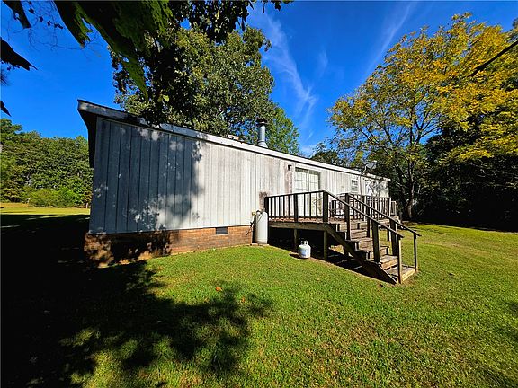 3rd image of 165 Dixon Rd