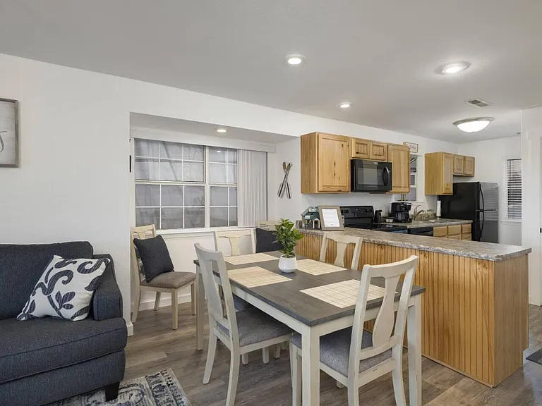 38 Lantern Bay Ln #4 — Photo 5