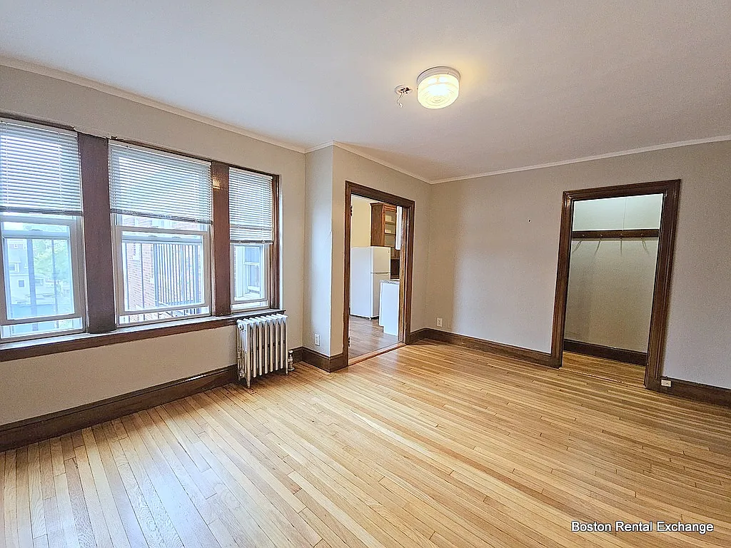 Studio, $2,000 — Photo 2