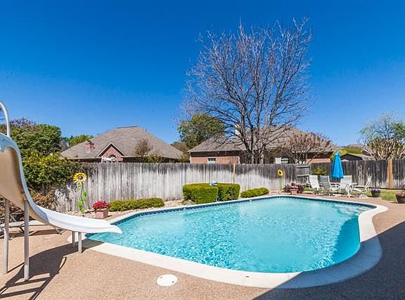 3rd image of 2509 Oak Brook Dr