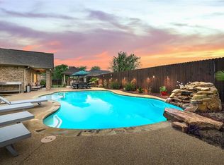 803 W Market St, Mabank, TX 75147
